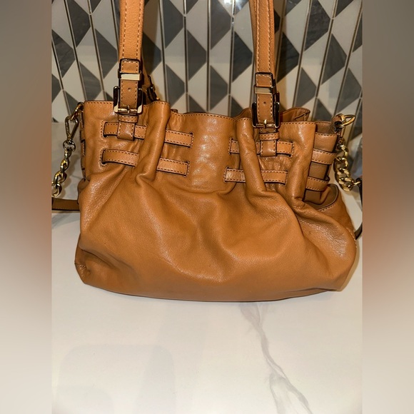 Michael Kors Edie Slouchy Leather Shoulder Bag in Leather - Picture 2 of 7